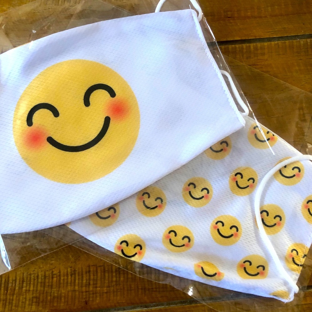 Two-sided Smiley Emoji Facemask